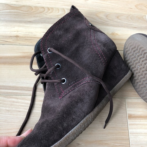 🤎HOST PICK🤎NEW Suede wedge shoes - Picture 4 of 7